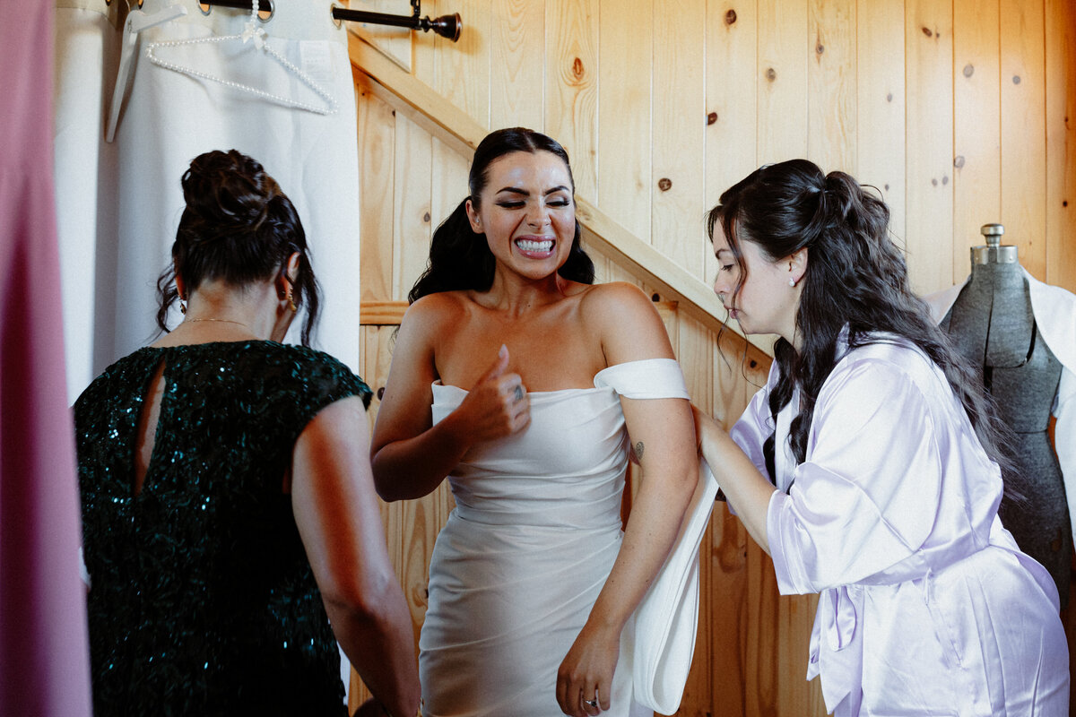 bride getting ready and detail portrait at tranquility acres