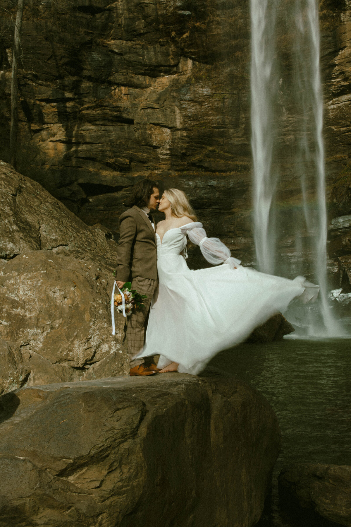 toccoa-falls-georgia-waterfall-whimsical-elegant-elopement-23