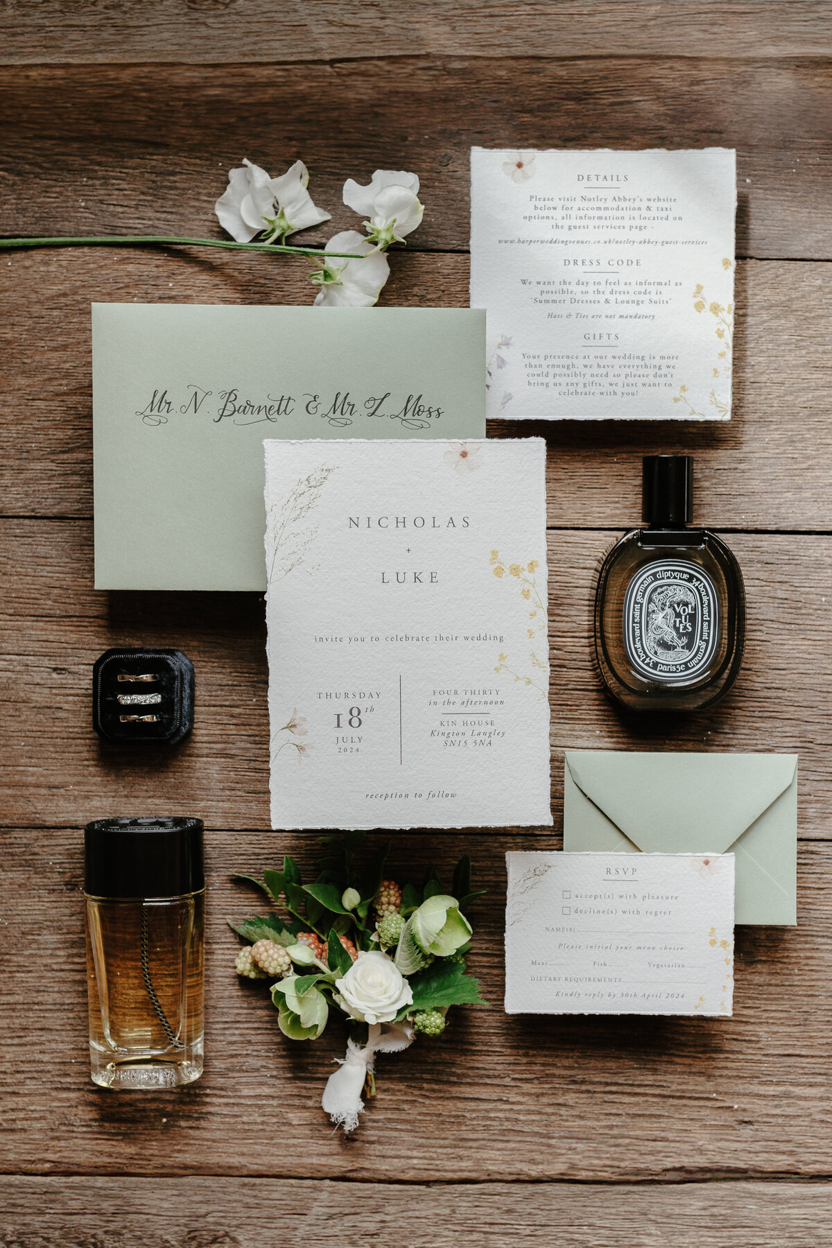 Chloe-Ely-Photography-Nick-Luke-Previews-30_Wizz & Wild Wedding Florals