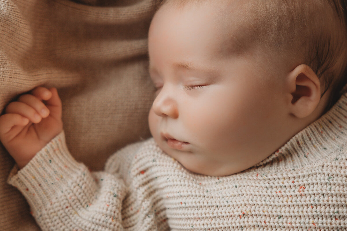 newborn baby posing during newborn photoshoot captured by Bie