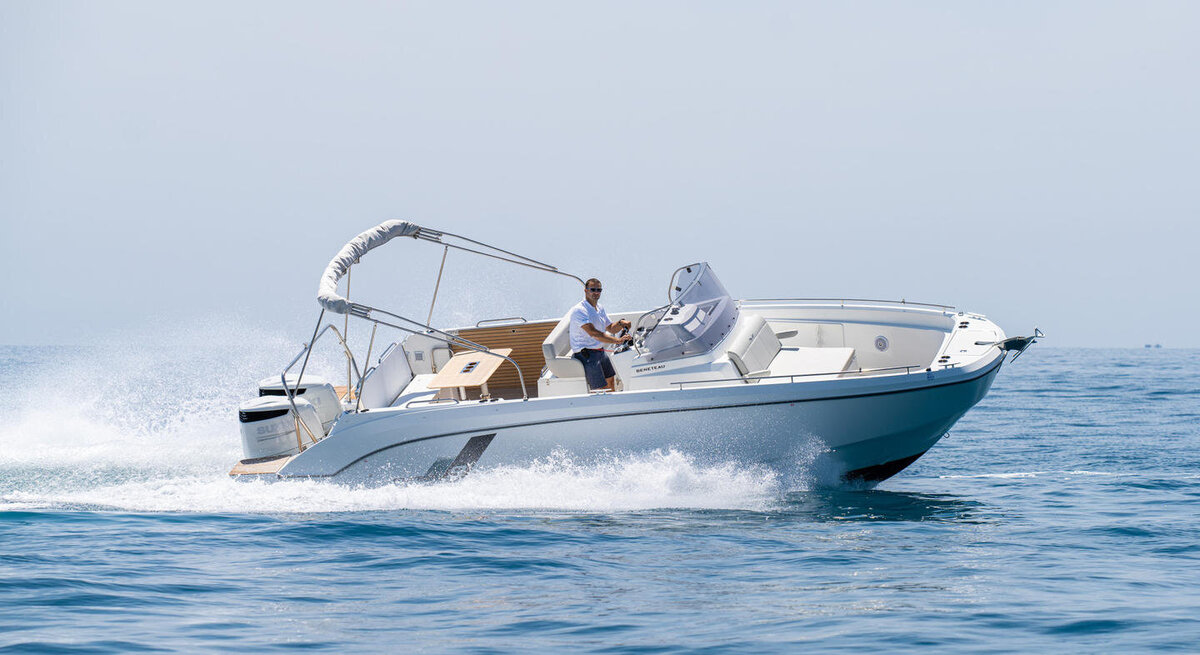 beneteau-flyer-9spacedeck-exterior-3