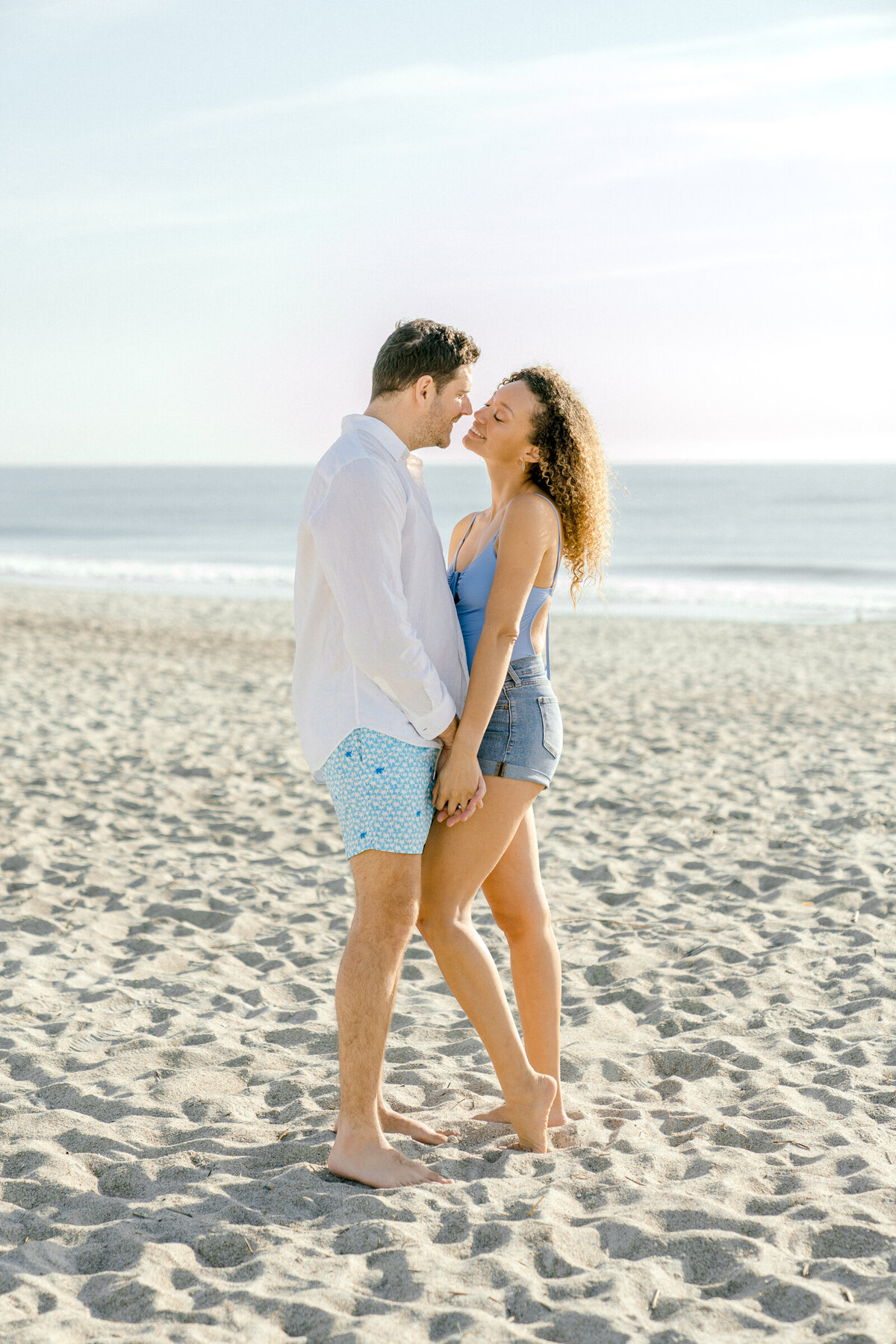 romantic_anniversary_photos_at_the_beach_0043