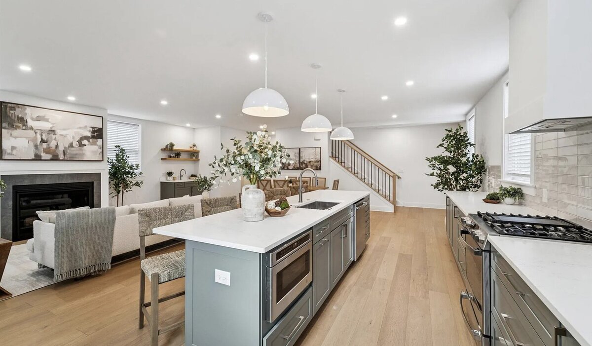 Kelly DeTommaso Elegant Transitions Ambler Unit A - Great Room 4