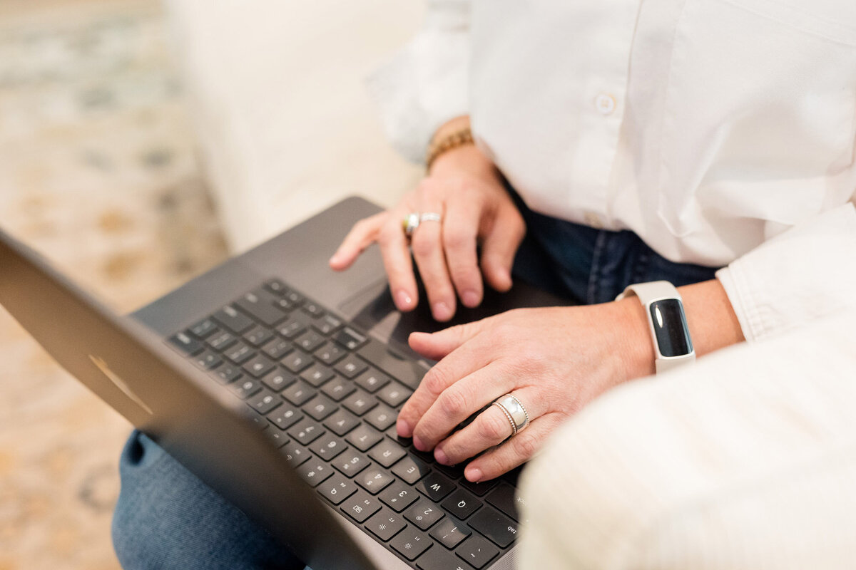 Dinah typing on her laptop