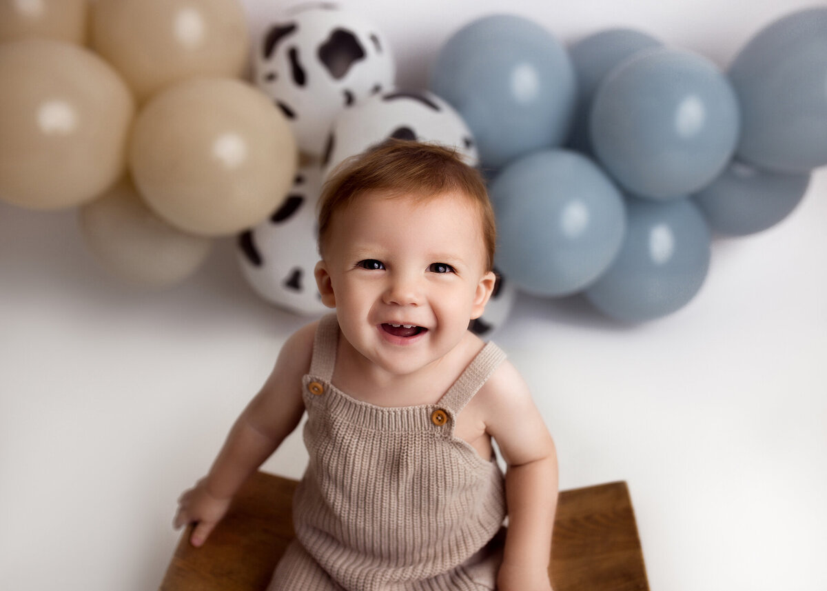 Best Edmonton Baby and Cake Smash Photography_Kelsie Kelly Photographer 2024