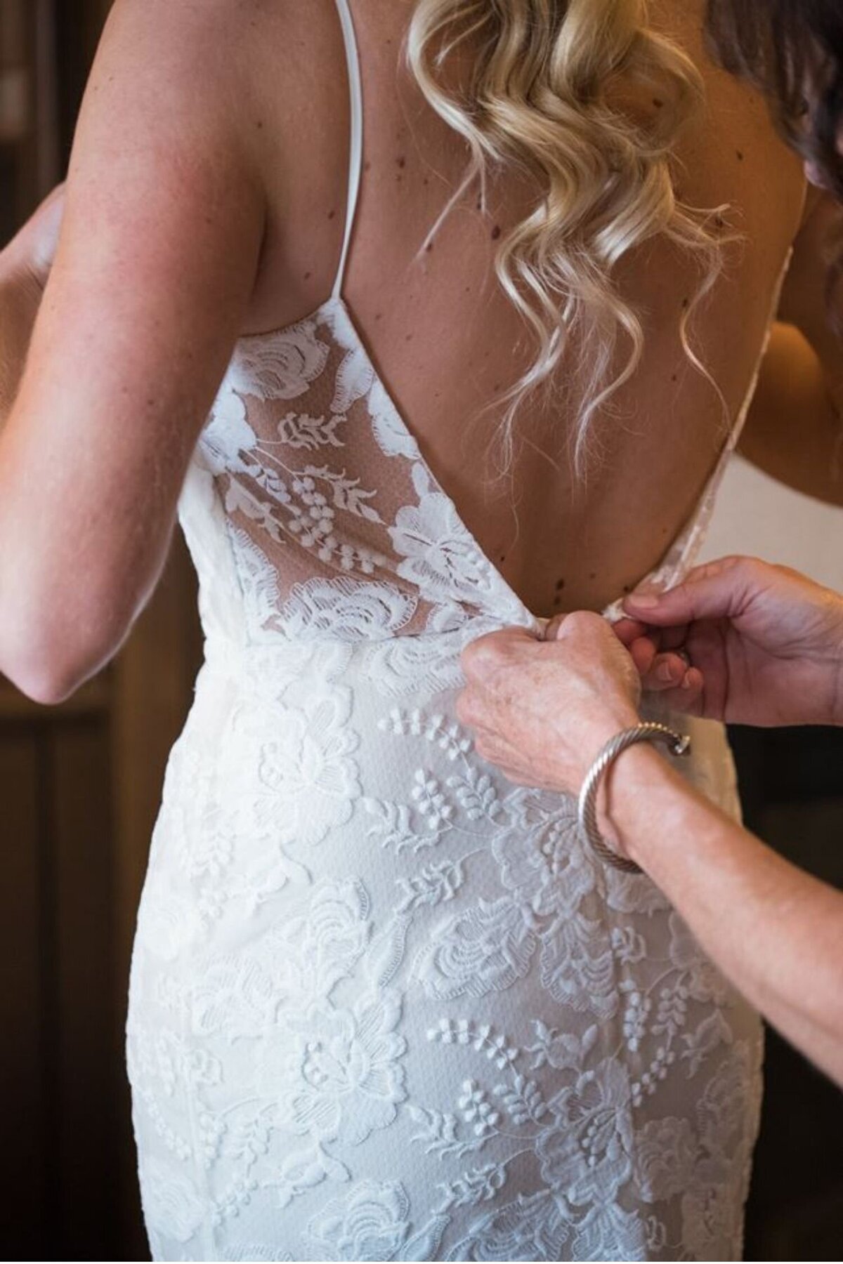 Lace bridal gown at a luxury Italian inspired Chicago North Shore wedding.