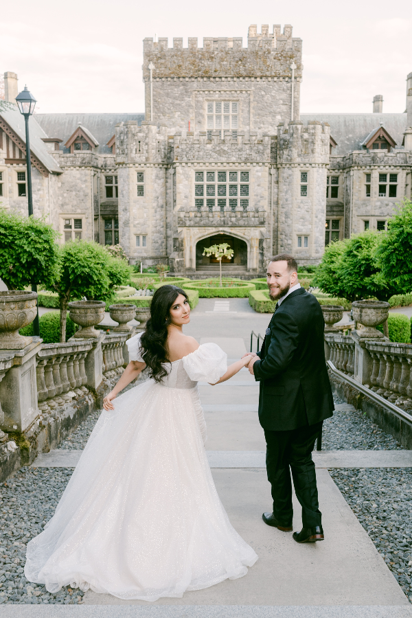 bride-white-wedding-dress-groom-engagement-castle-garden2
