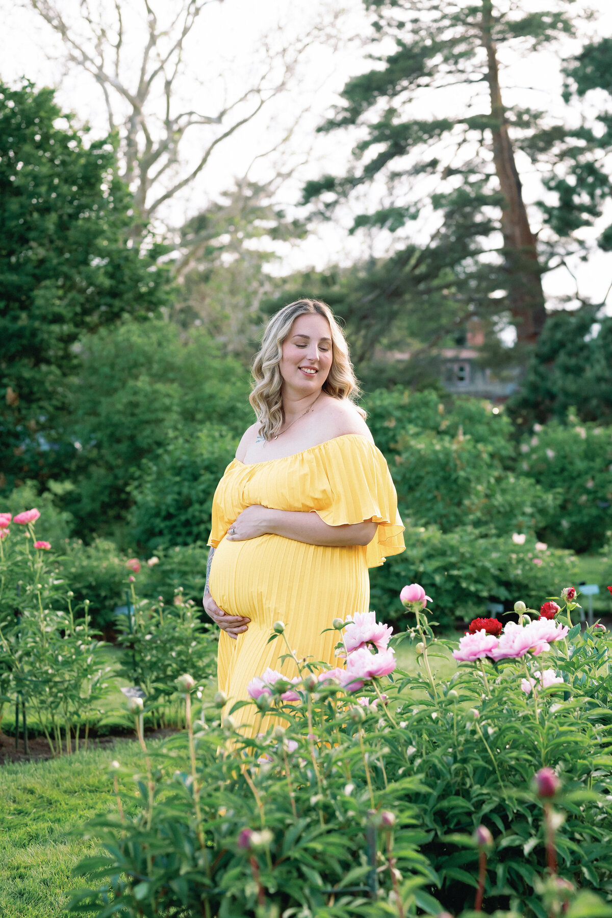 Brooke Lacombe is an Ottawa, Ontario based maternity photographer, specializing in motherhood, maternity, newborn and family fine art photography.
