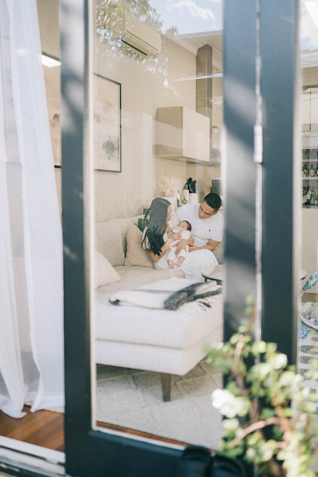 Inner-west-newborn-photo-parents-and-baby-backyard