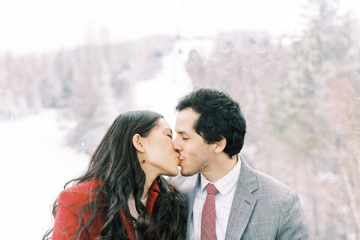 White-Mountains-New-Hampshire-NH-Winter-Engagement-Photography_0003