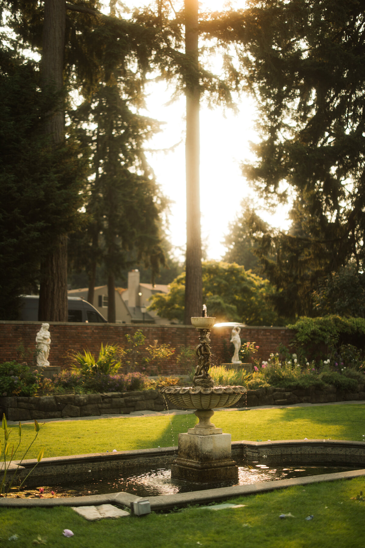 Wide shot of Thornewood Castle, Tacoma