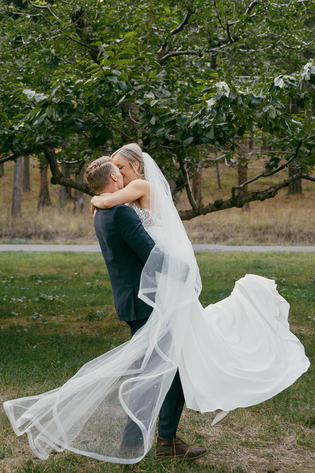 presley-gray-photo-whitefish-montana-luxury-wedding-4236
