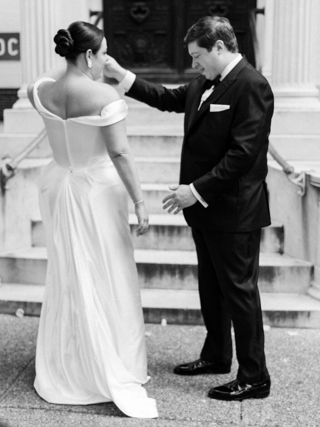 NikkiSanterre_EastCoastLuxuryWeddingPhotographer_PeabodyLibraryWeddingNouvelleEvents_Emily&Daniel-28