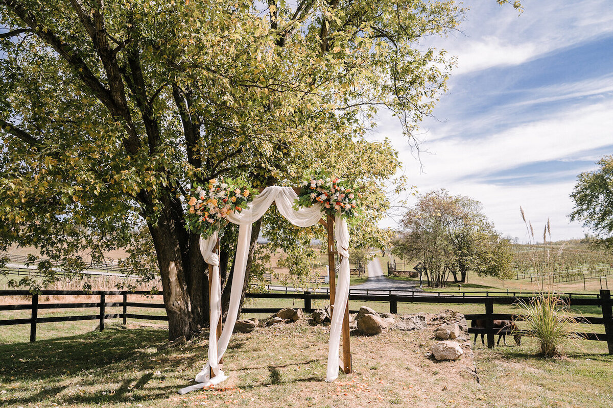 tranquility-rustic-barn-fall-wedding5