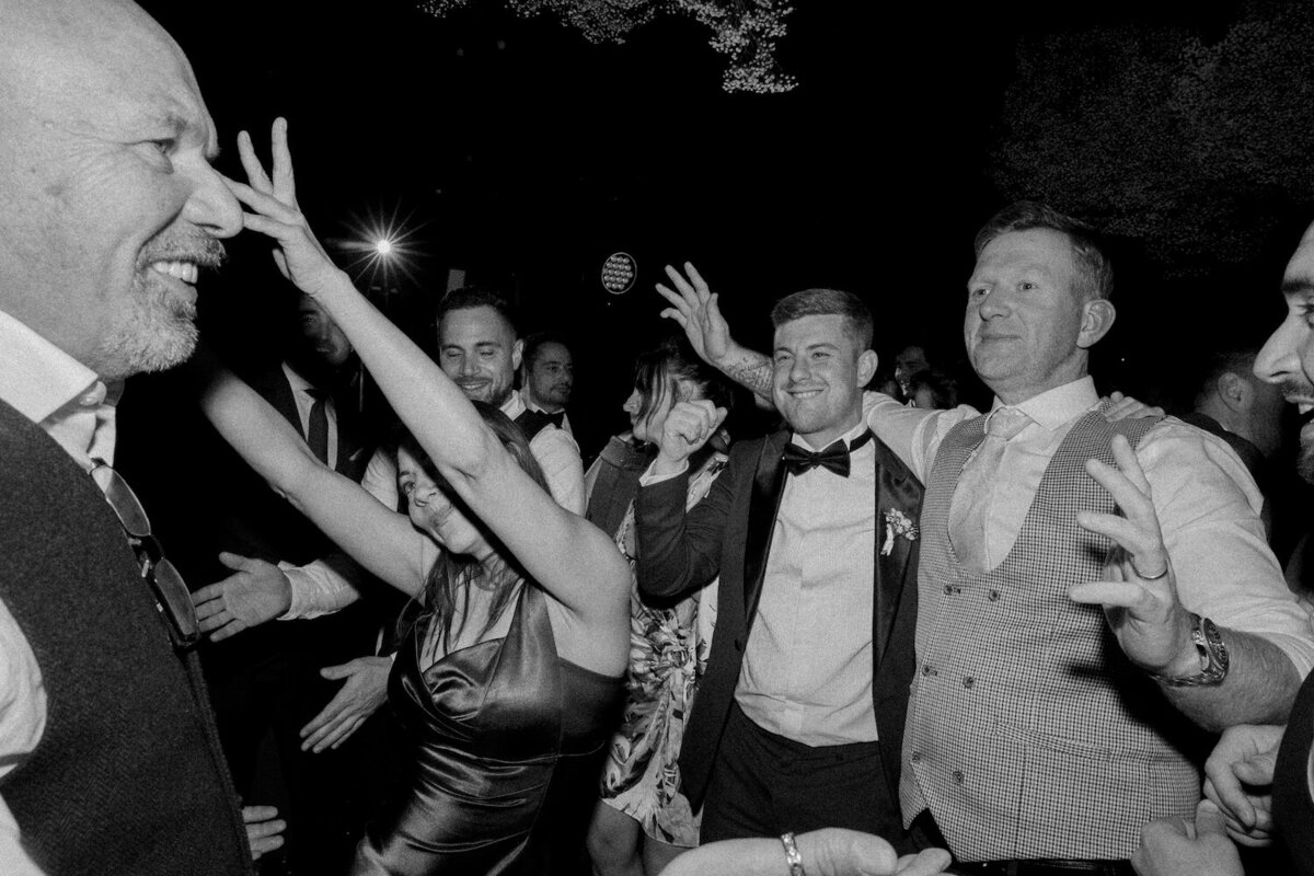 Guests dancing in a destination wedding in Quinta da Bellavista