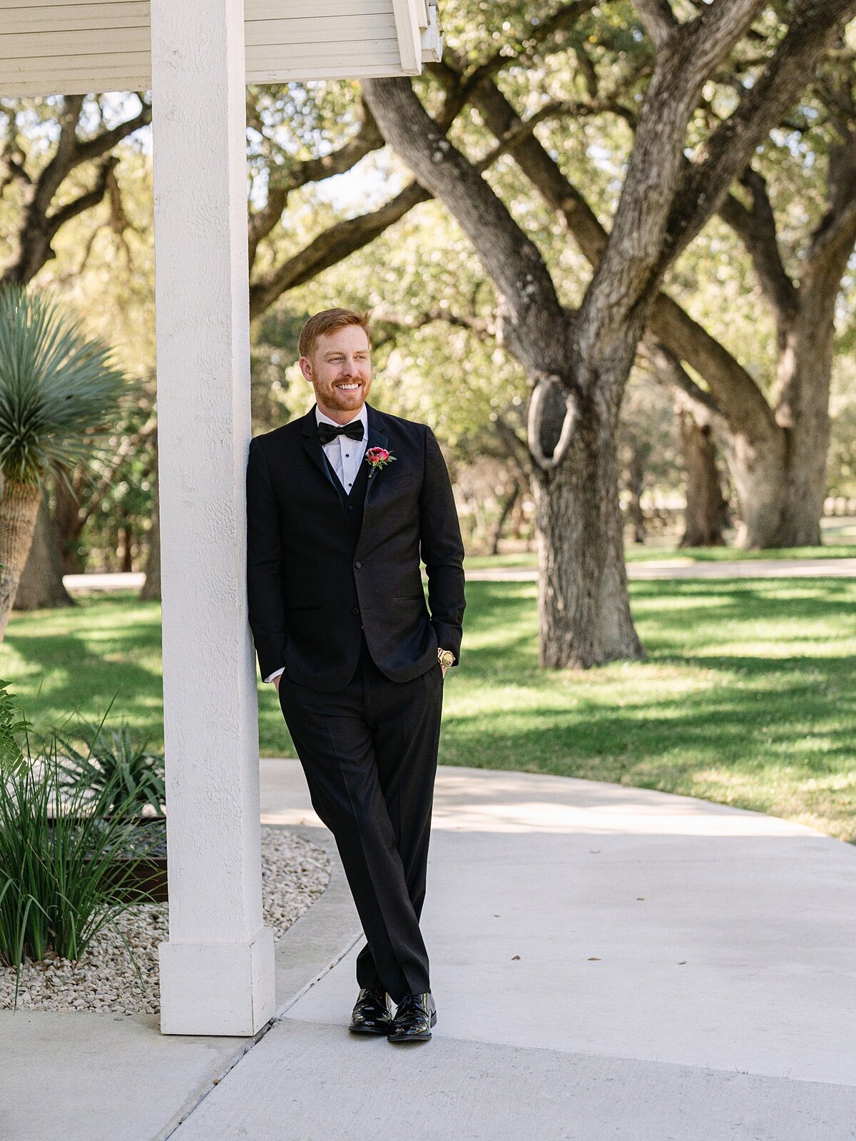 Chandelier- of-Gruene-San-Antonio-wedding_0026