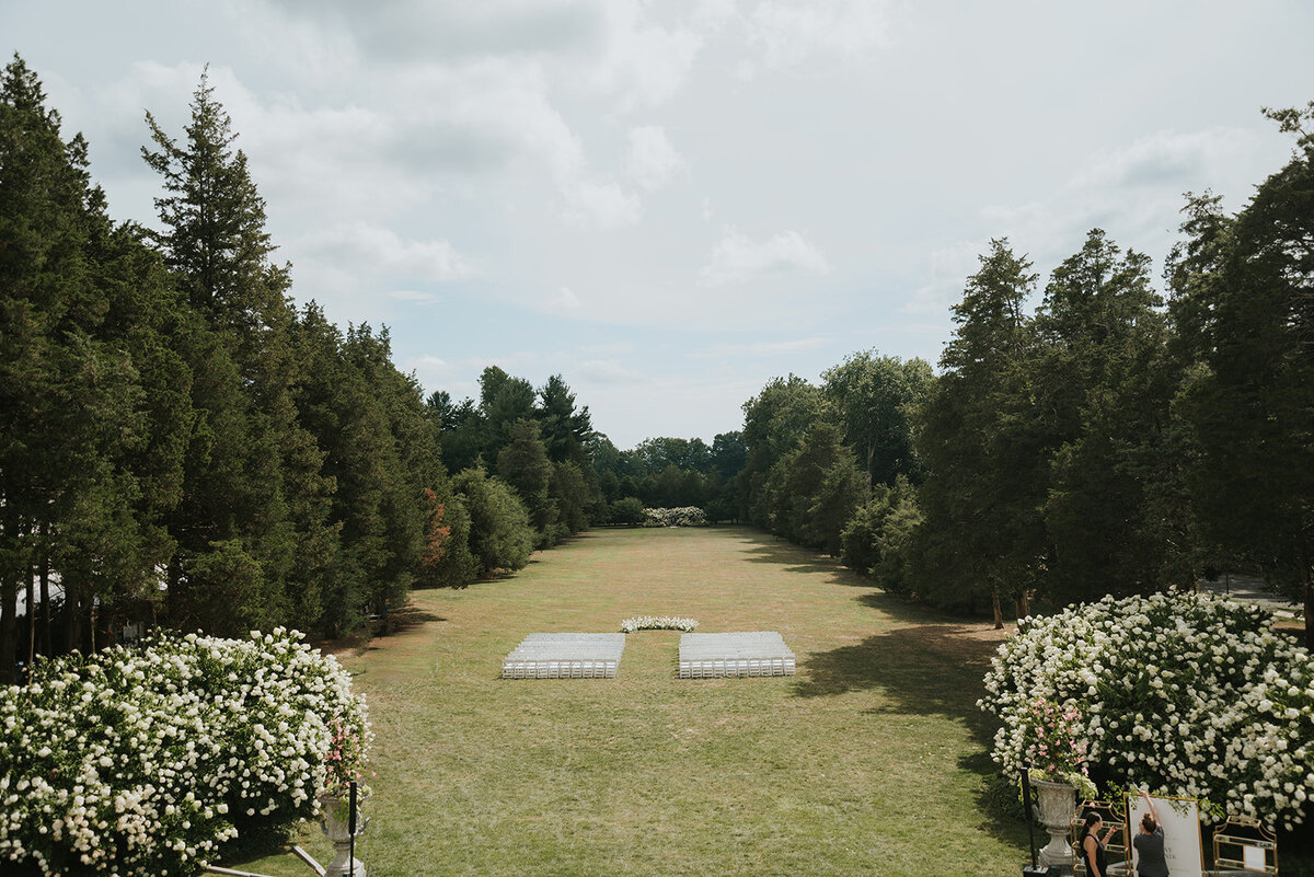 MODERN-GARDEN-MANSION-SUMMER-WEDDING-LINDSAY-BESNIK_PHOTOS_BY_MARIA_B_LUNG_0170