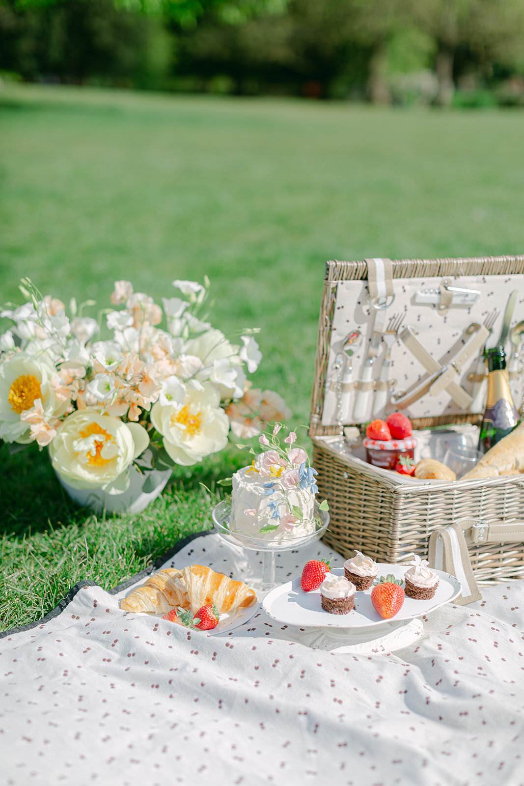 514  - Valeria dolci cakes - The Way To Bloom - Chiswick House & Gardens - Joana Senkute Photography
