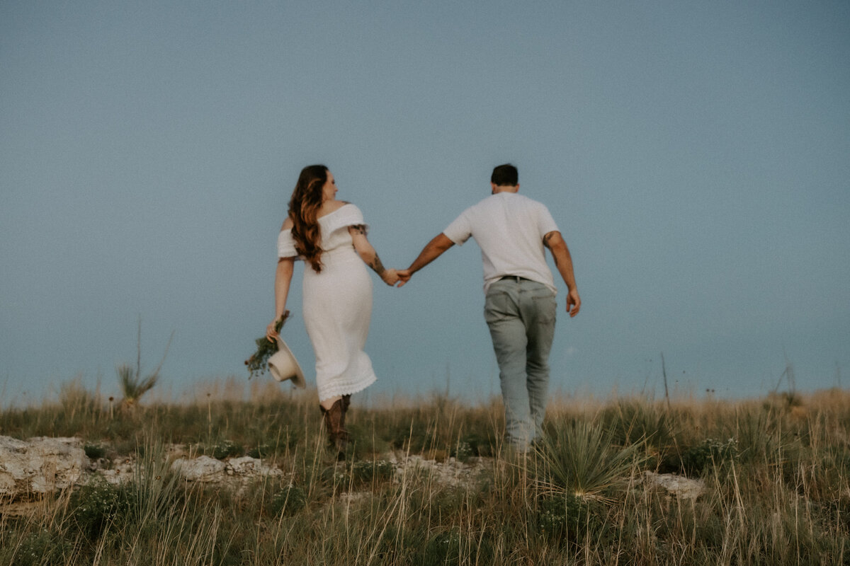 LAKE COUPLE SESSION IN KANSAS