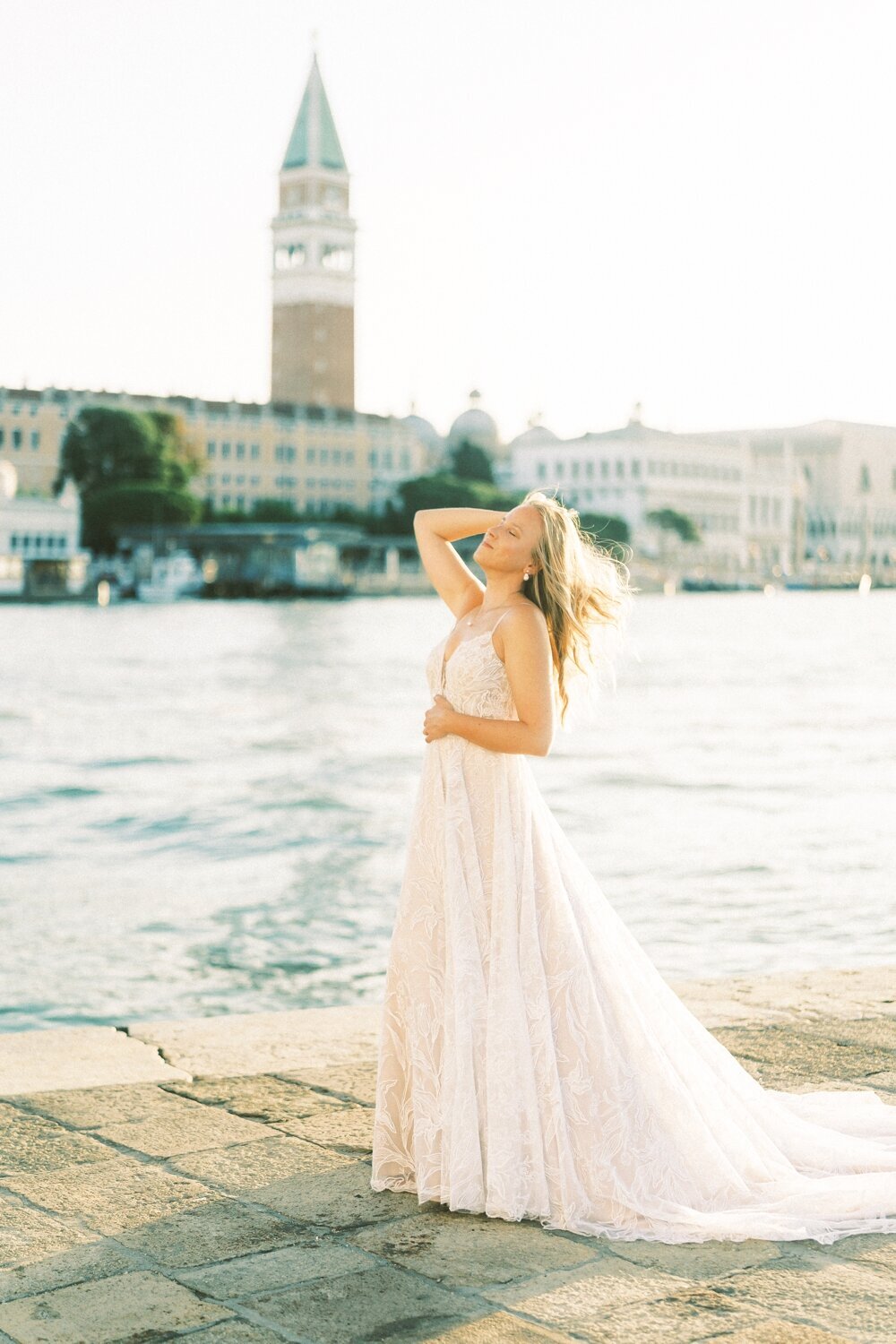 venice-elopement-photographer-editorial-film-35mm-wedding-fashion_0135