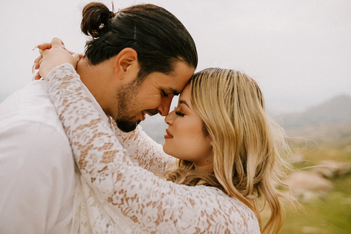 maternity-couple-boho-mountain-box-springs-session