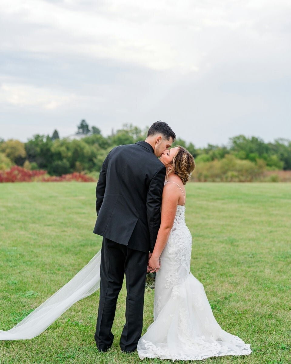 bride-groom-kissing-on-lawn