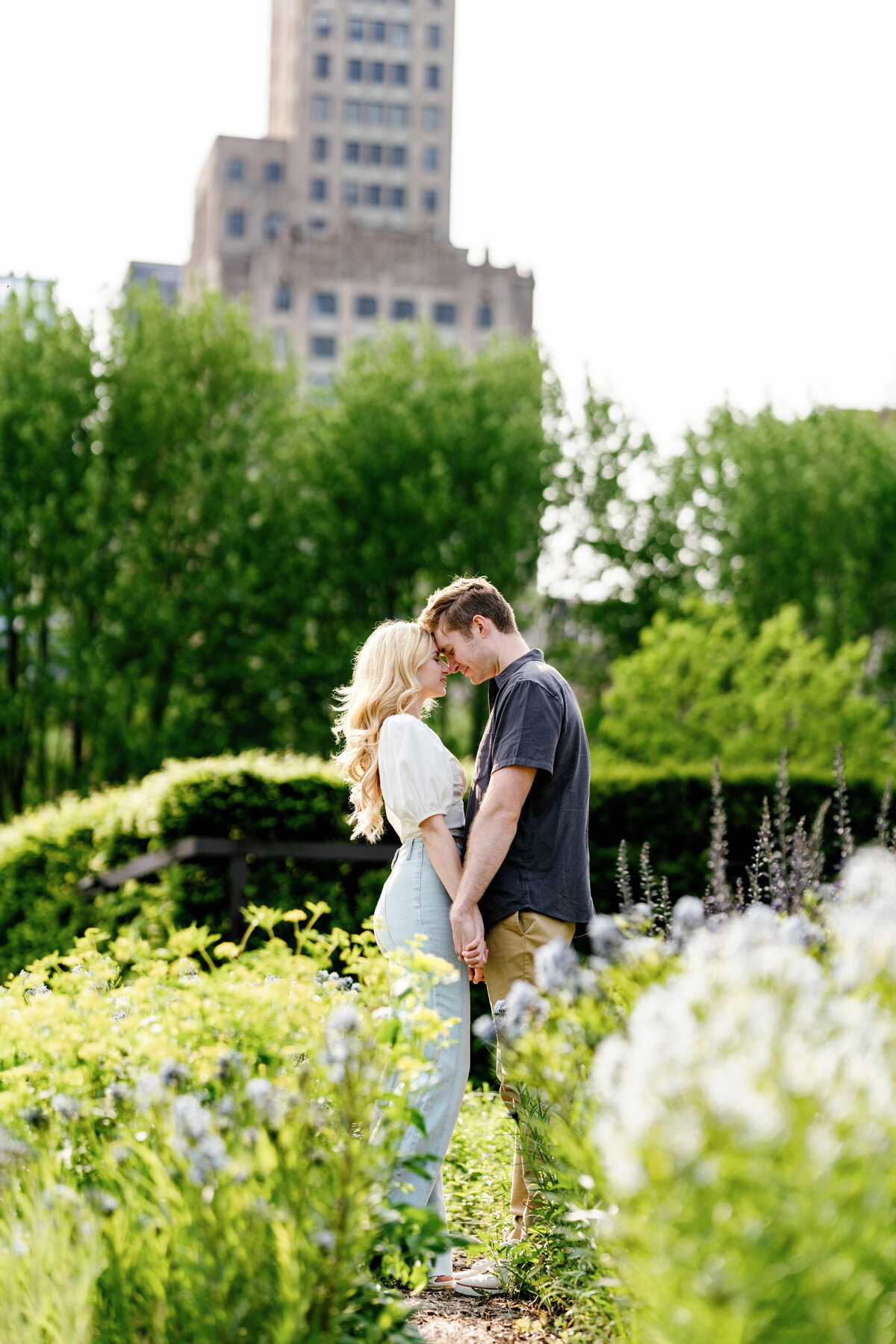Aspen-Avenue-Chicago-Wedding-Photographer-Lyric-Opera-House-Elegant-Timeless-Classic-Luxury-Downtown-True-to-Color-Bold-Romantic-Chicago-Theater-Lurie-Garden-FAV-19