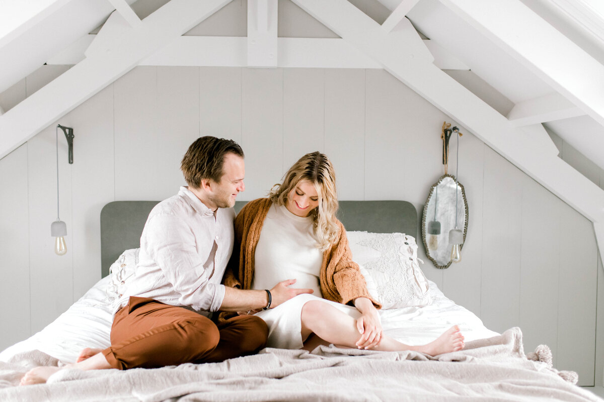 Sharona Sprong fotografie zwanger zwangerschapsshoot baby in verwachting Hoorn Noord-Holland Medemblik Enkhuizen Alkmaar Haarlem partner vader papa