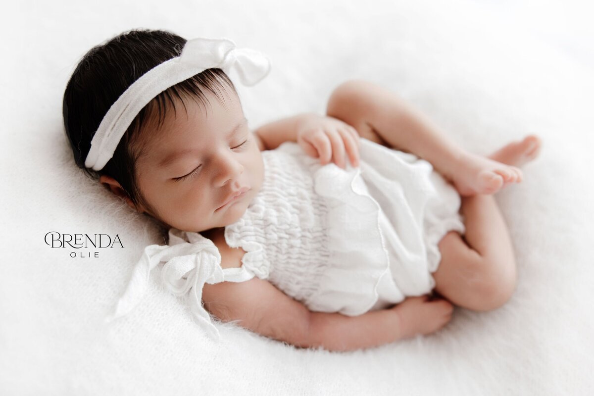00003brenda-olie-natural-newborn_2500px