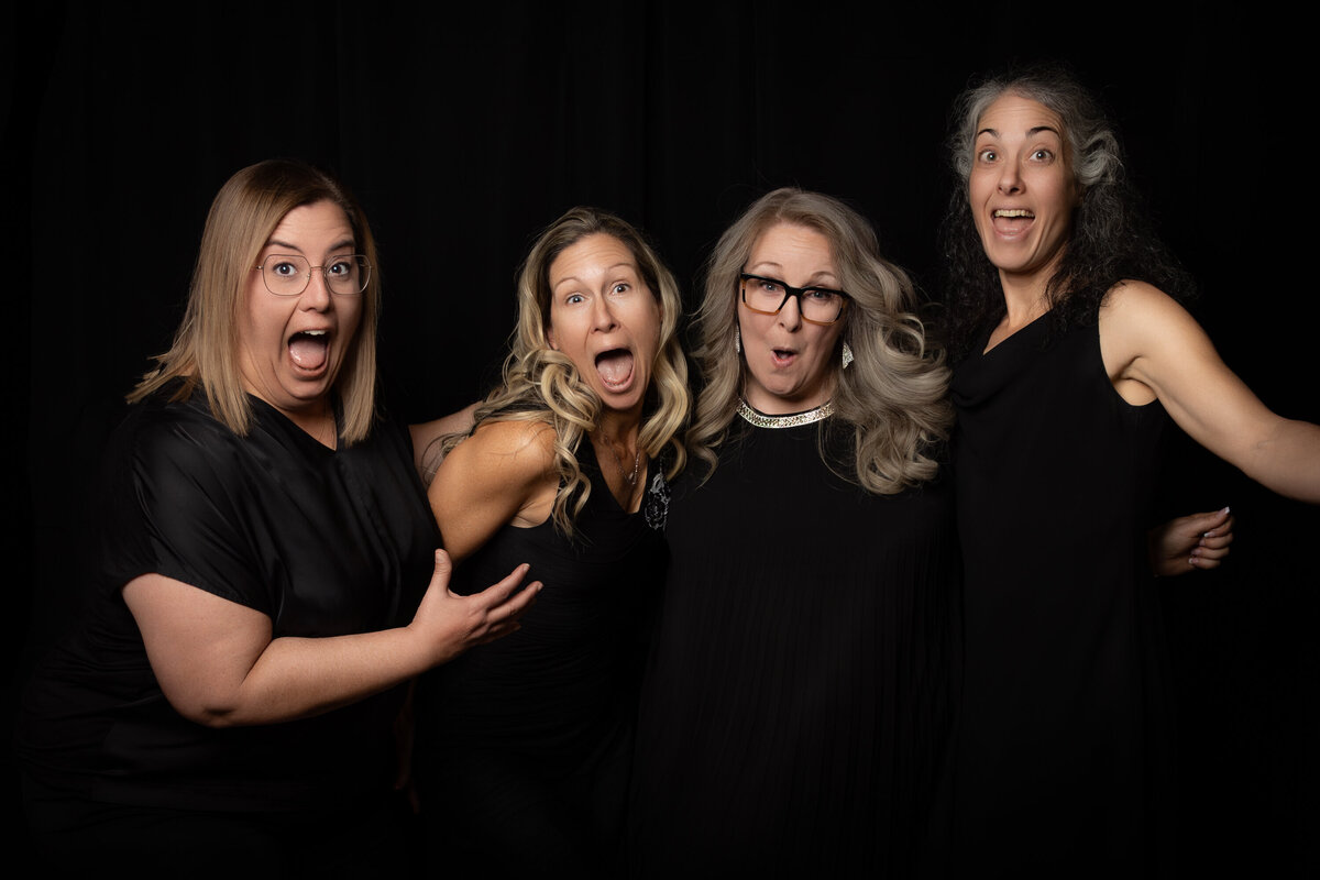 Photographie sur fond noir Femmes Photographie de groupe