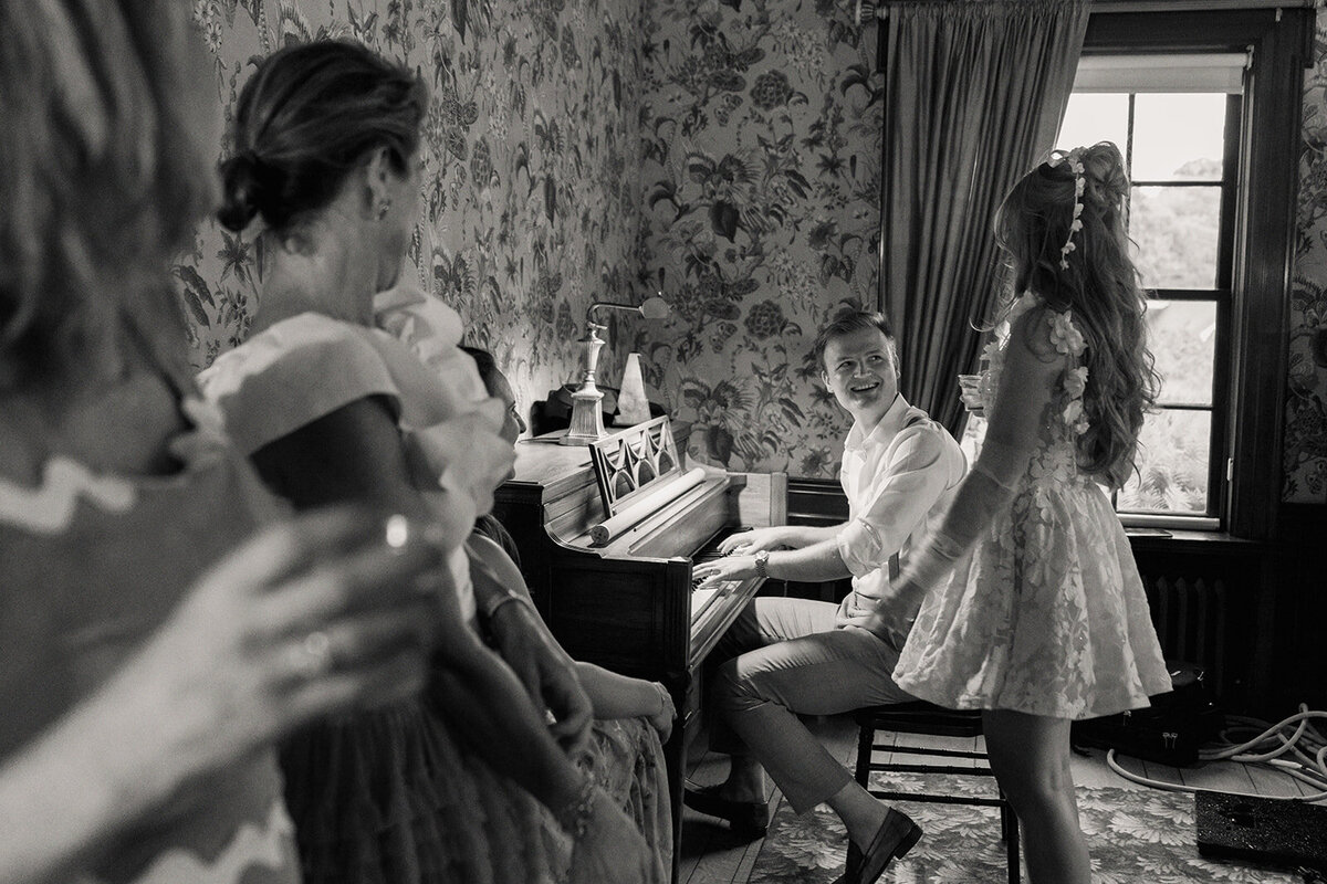 Sarah & Blake Sneak Peeks-258