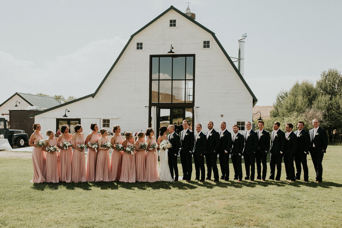 outdoor-barn-wedding-photography-montana-15