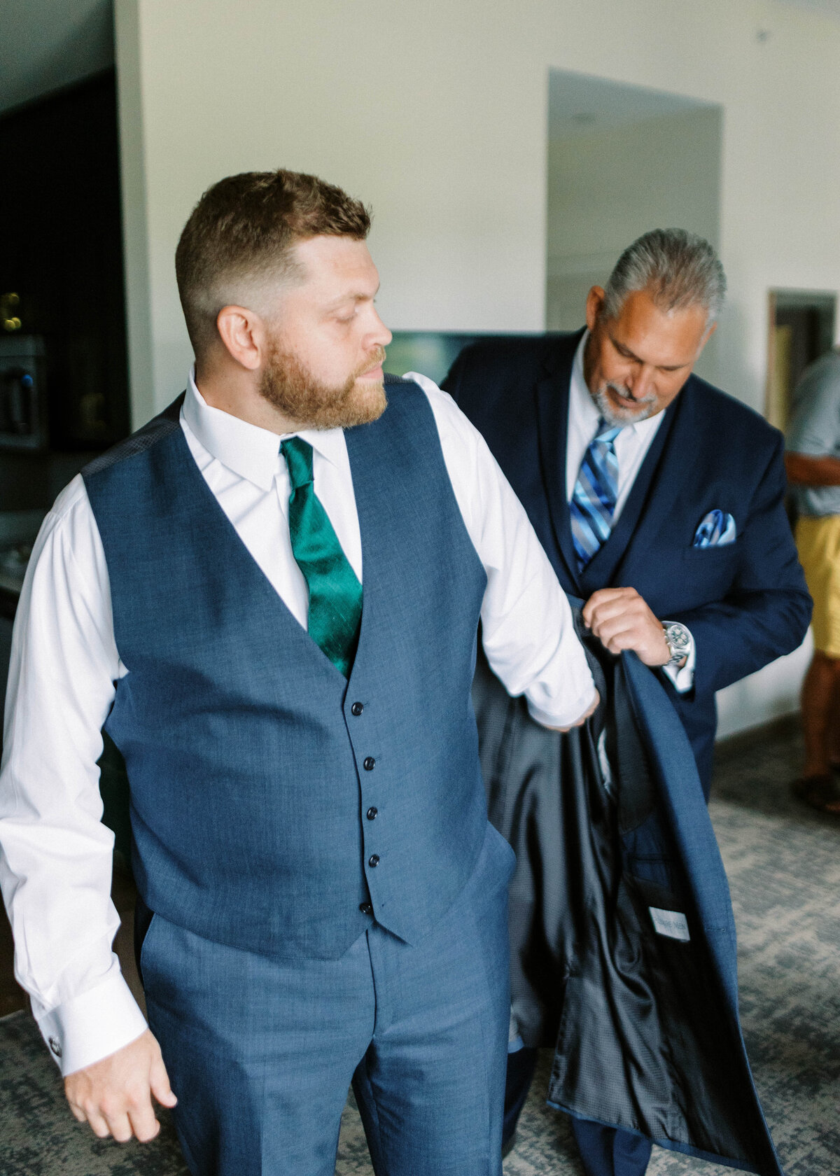 Huntingdon-Valley-Country-Club-Wedding-Groom-Getting-Ready_025