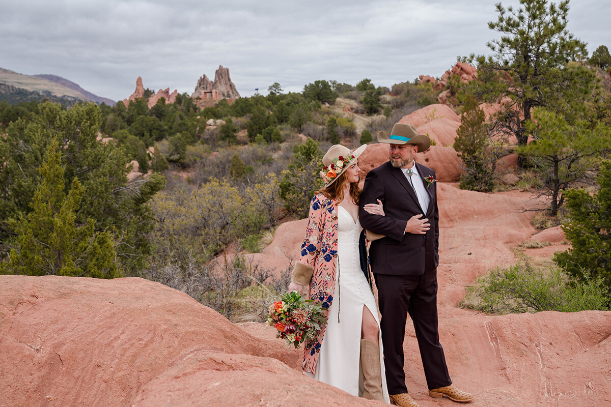 Atwell Garden of the Gods Resort Wedding sm-1000