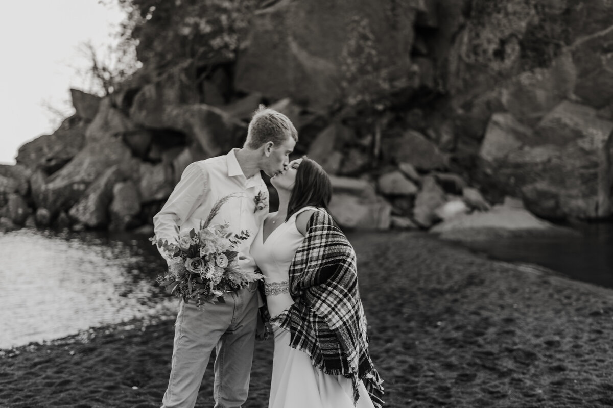 married couple kissing at Black Beach at Silver Bay Minnesota