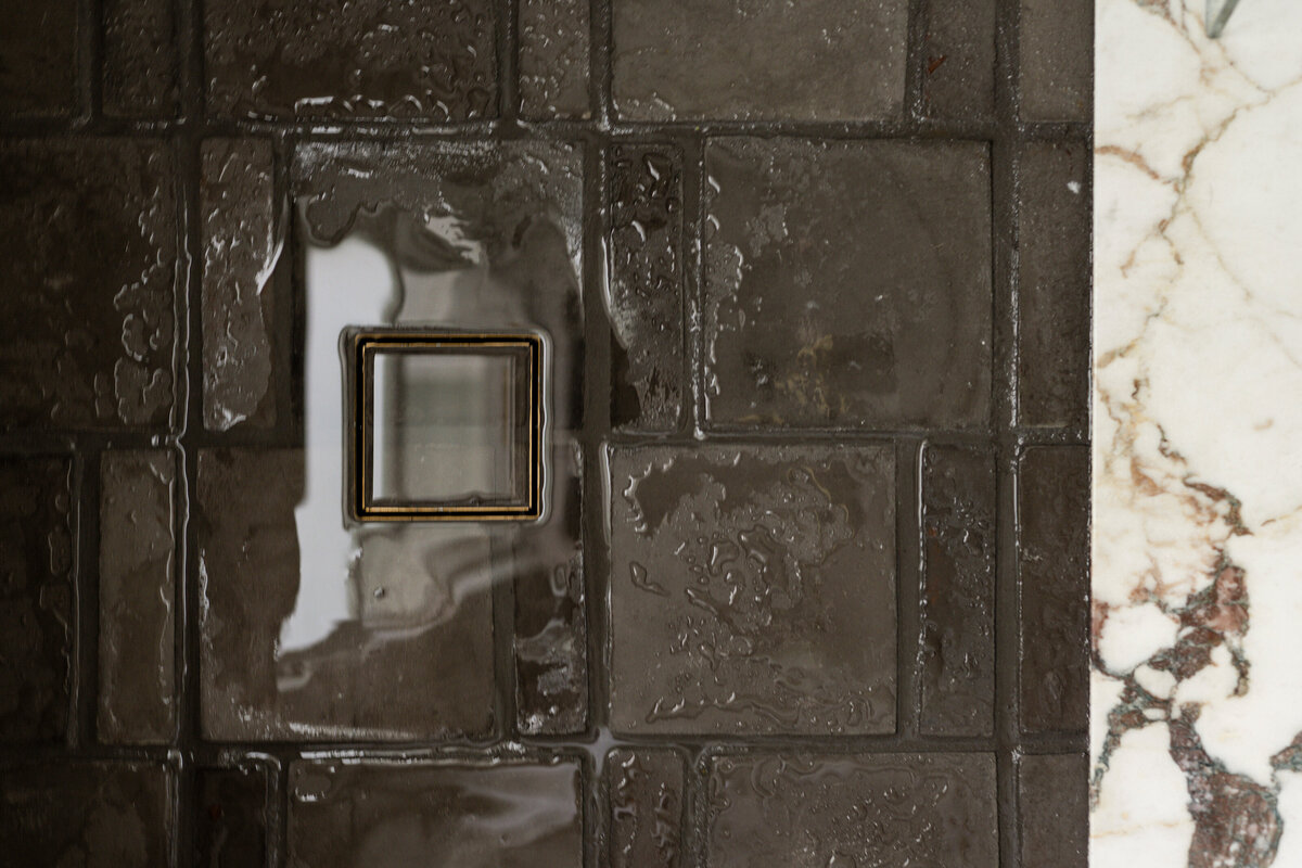 house-franc-avenue-h-hyde-park-bathroom-remodel-addition-historic-home-calacatta-marble-shower-fireclay-tile-window-unlacquered-brass-tile-inlay-drain-historic-neighborhood-austin-texas