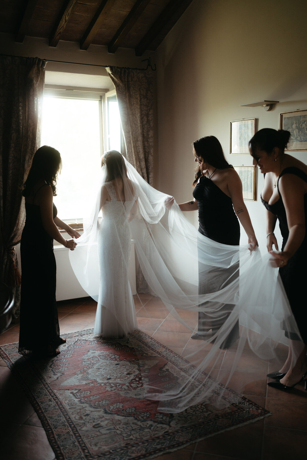 the_chaffins_international_destination_wedding_elopement_photographers_sammie_chaffin_micah_editorial_adventure_photos_travel_tuscany_italy_10