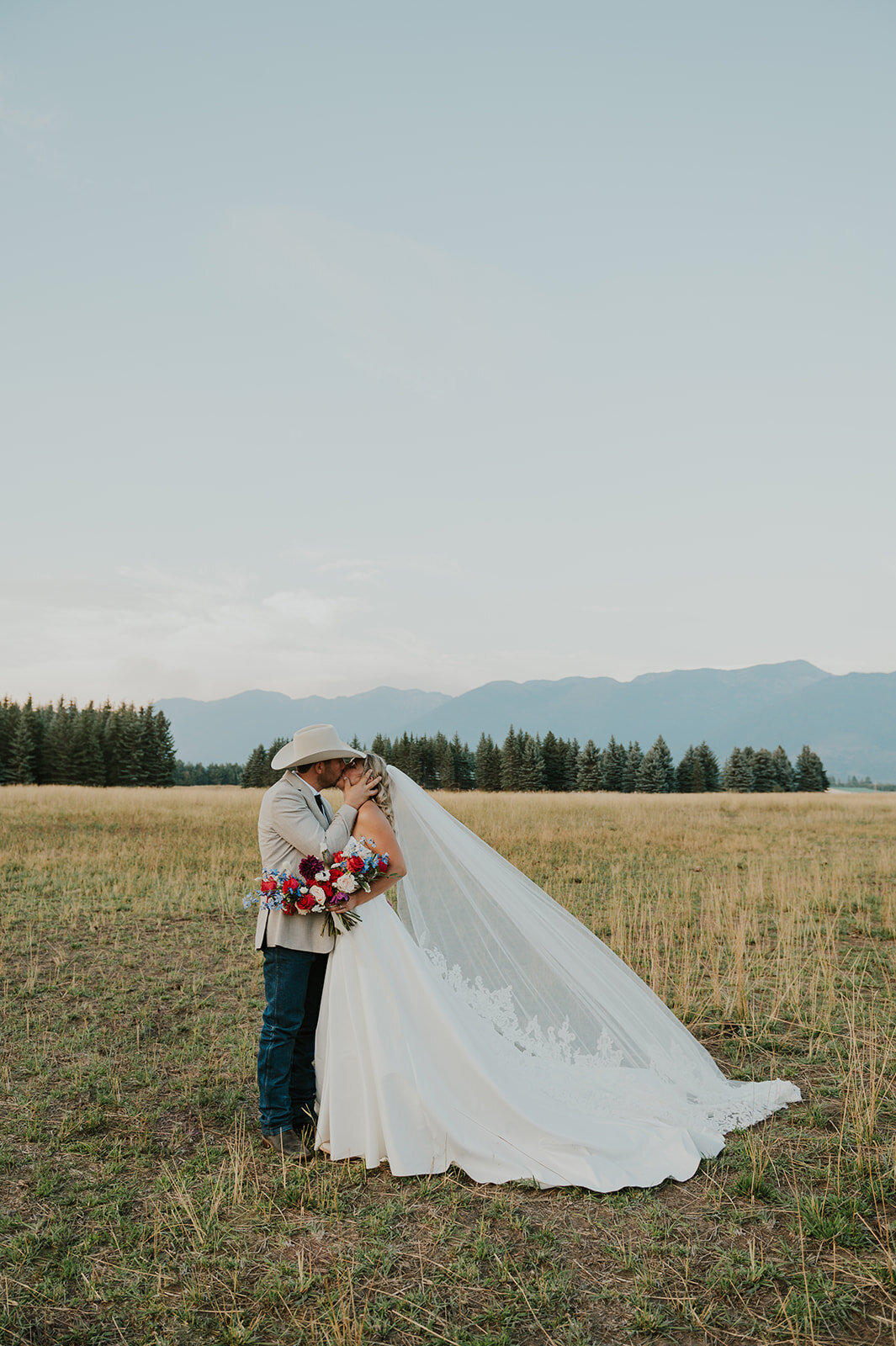 presley-gray-luxury-western-montana-wedding-8454