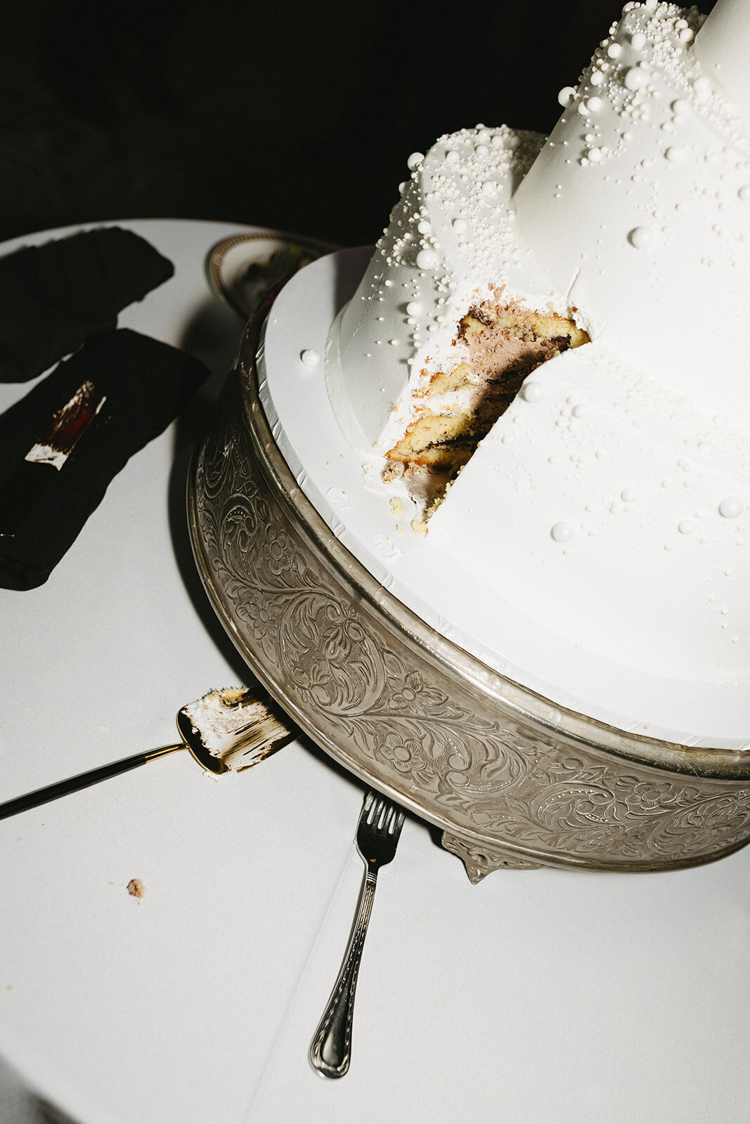 wedding-cake-detail-shot-connecticut-wedding-planner