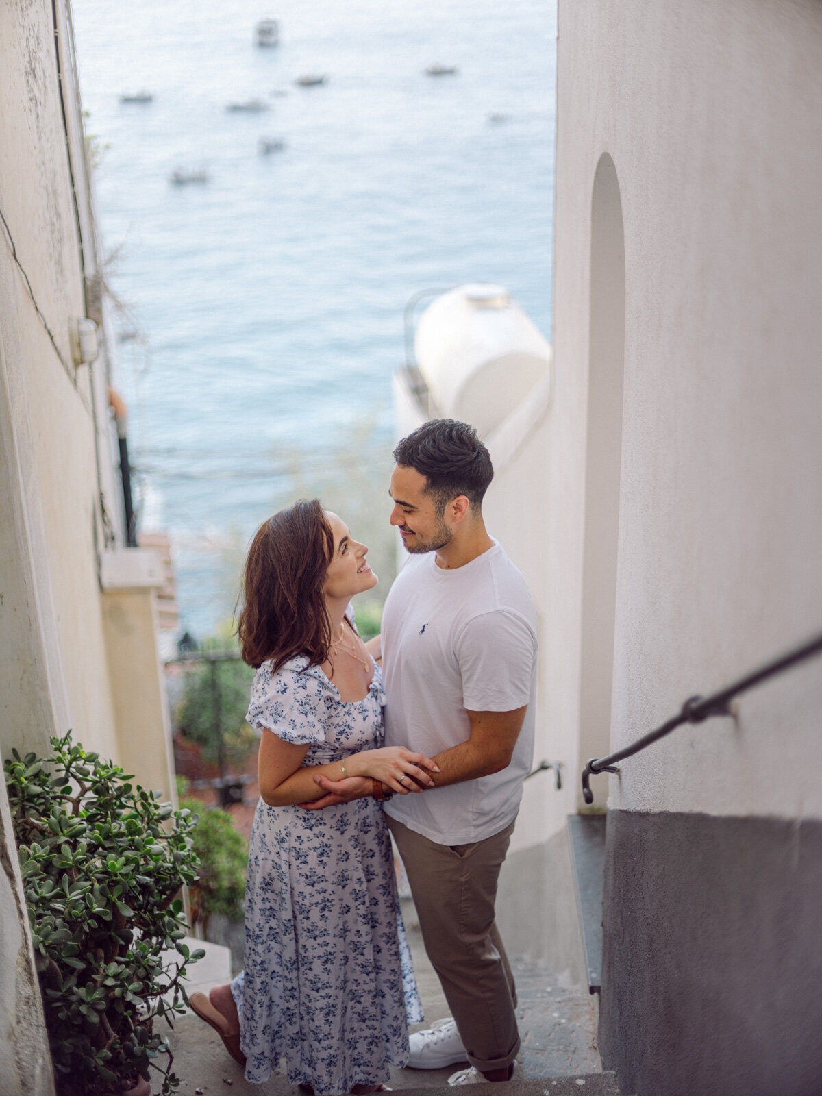 As your Positano honeymoon photographer, I capture the quiet beauty of stolen glances against the pastel cliffs and sparkling Mediterranean sea