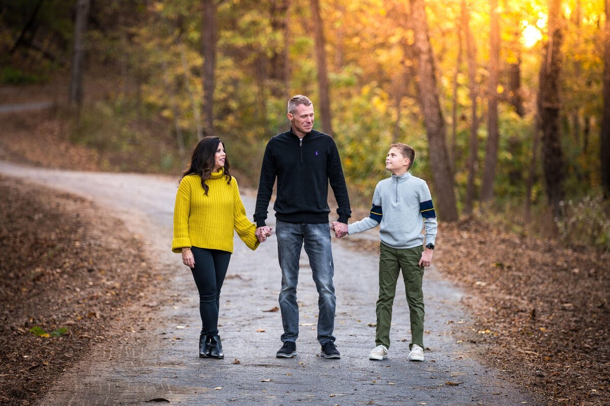 FAMILY-HOLDING HANDS-TRAIL-FALL