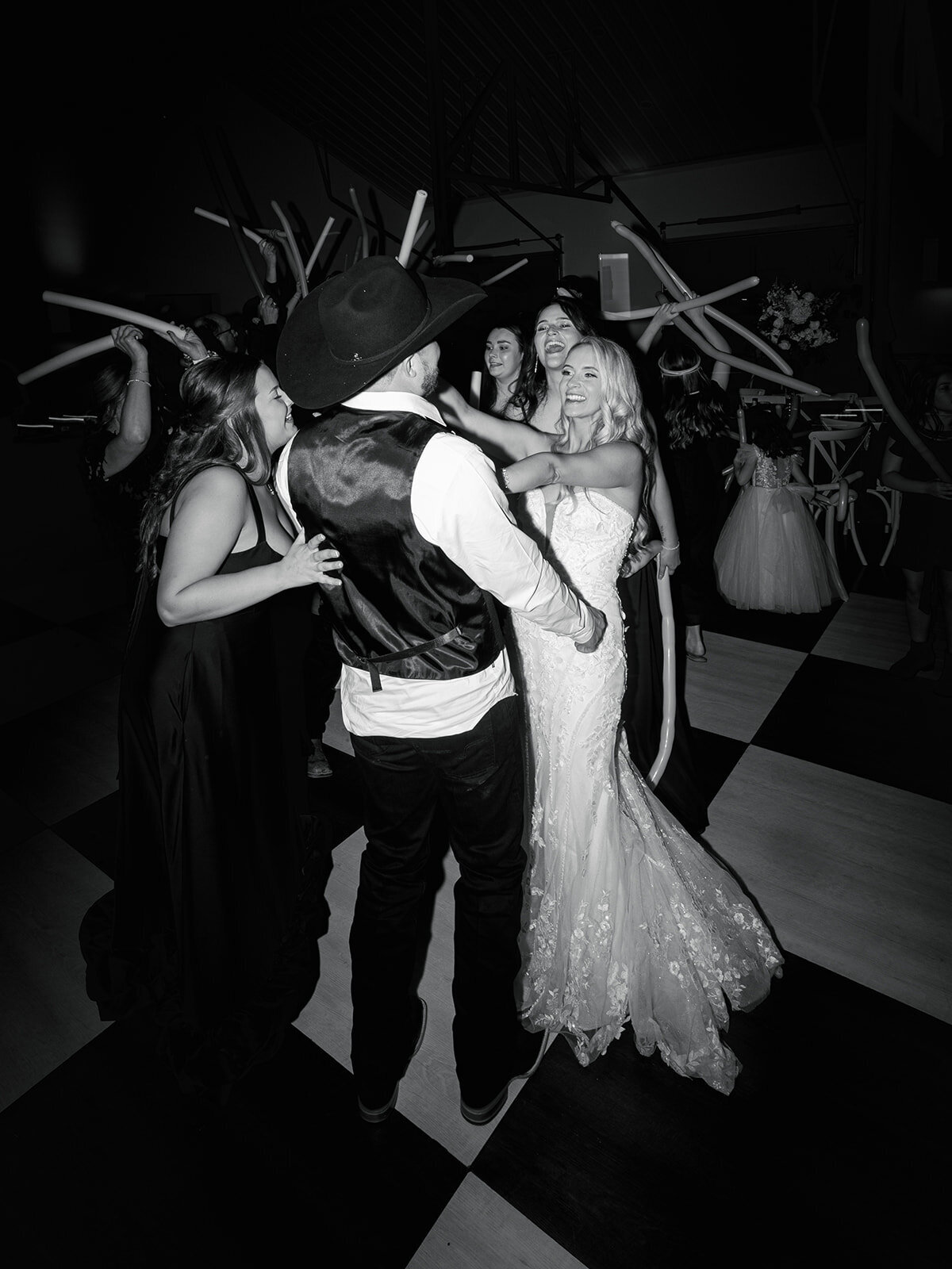 2025-10-11_DykesWeddingPreviews_MollyMurphyPhotography-139