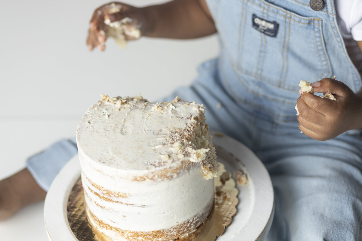 cake smash photography in Fayetteville Georgia