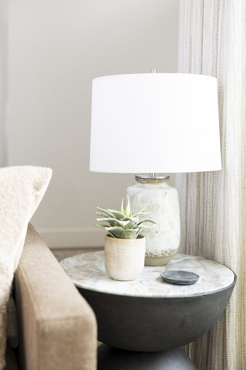 dewine design orlando interior designer belle isle sidetable with plant and white lampshade