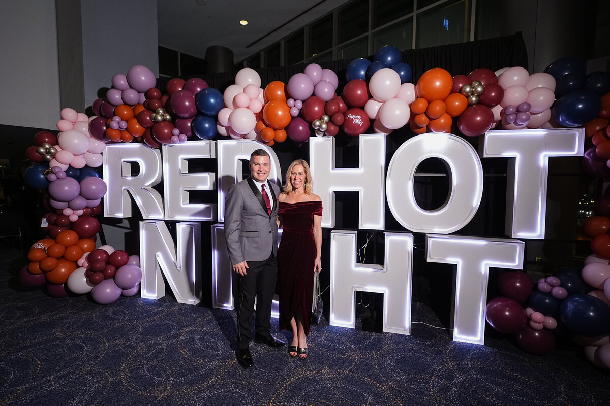 kansas-city-event-photography-0064-guests-posing-with-red-hot-night-sign