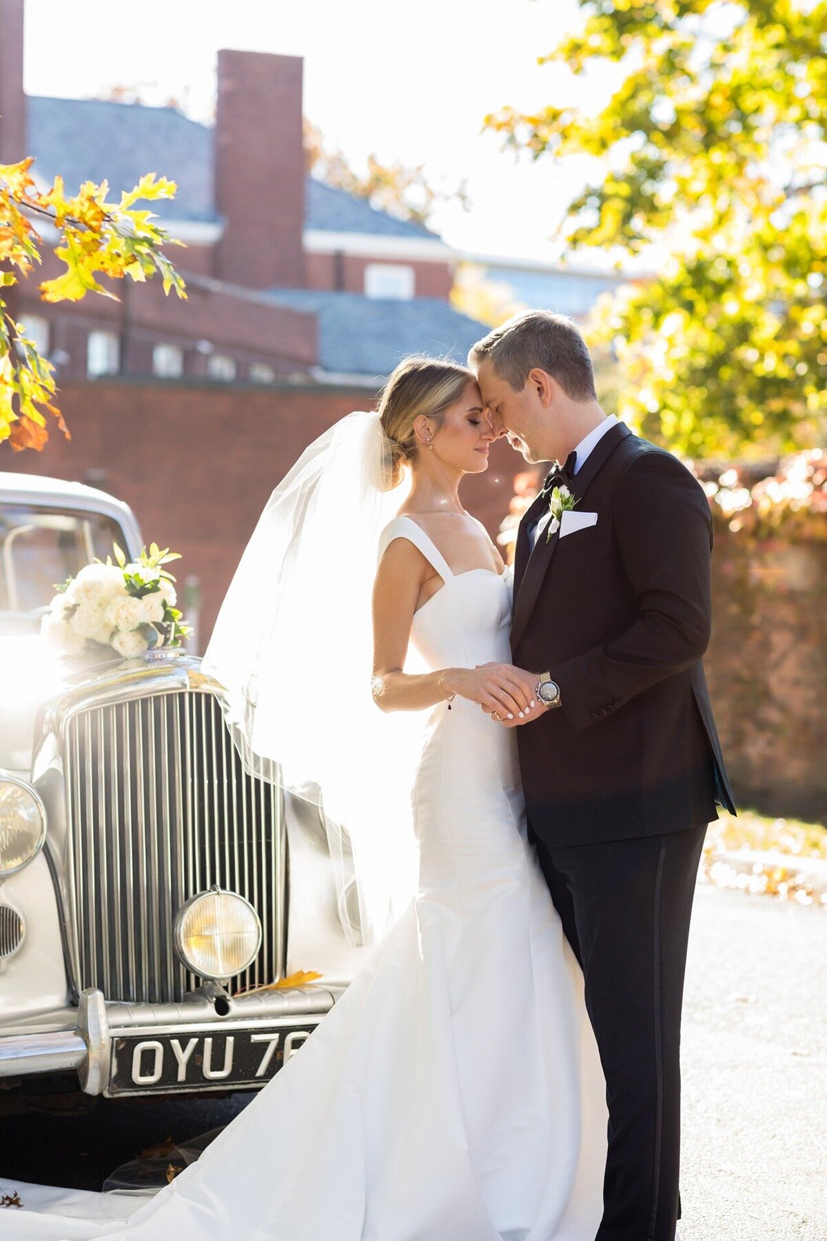bride-and-groom-embracing-new-haven-lawn-club