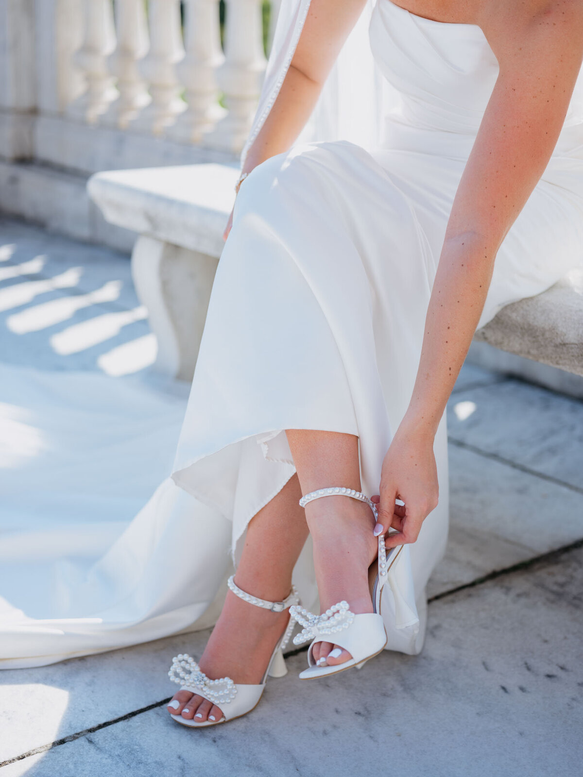 Wedding day portraits at the Cleveland Art Museum