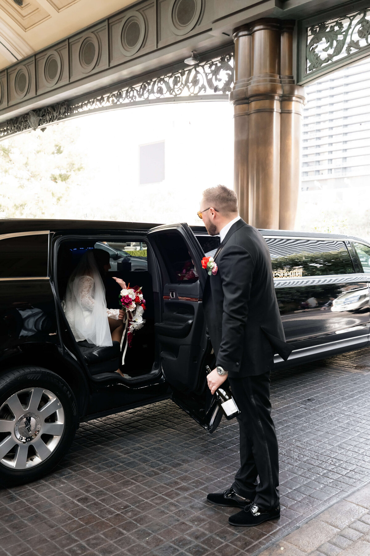 43riskyexposure_hannah-rory_las-vegas-elopement-photography