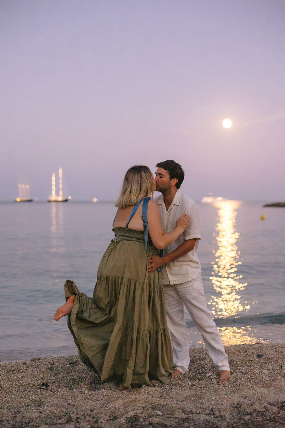 seance-photo-couple-plage-saint-jean-cap-ferrat-photographe-victoria-le-petit48
