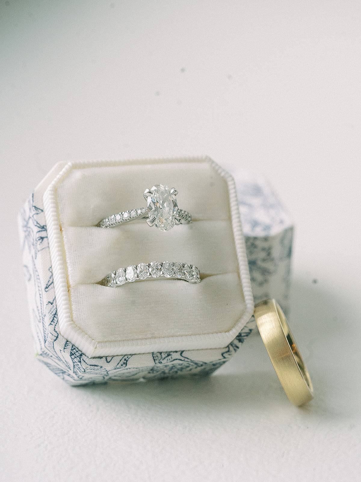 rings-in-ring-box-london-house-hotel-chicago